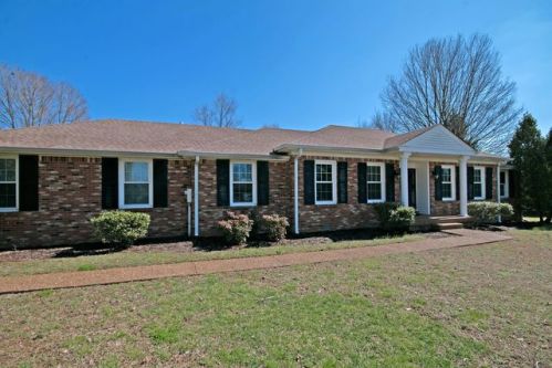 1003 Lochland Dr, Gallatin, TN 37066-5710