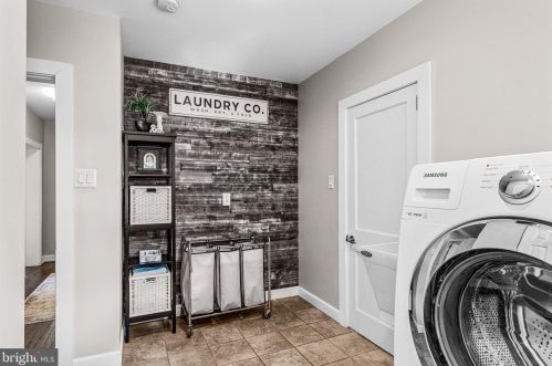 217 Colonial Ave, West Deptford NJ 08096-1011 exterior