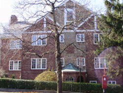 543 Centre St, Newton MA 02458-2066 exterior