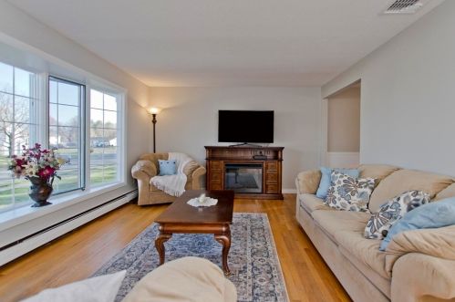 85 Chestnut Ln, Agawam MA 01001-3509 exterior