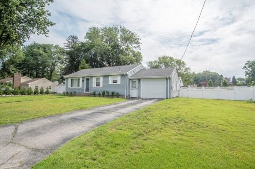 68 Cleveland St, Seekonk, MA 02771-4207