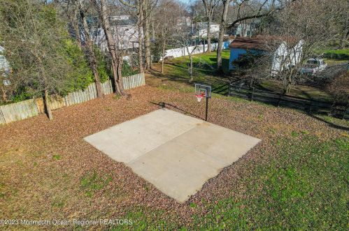 225 Silverside Ave, Little Silver NJ  07739-1752 exterior