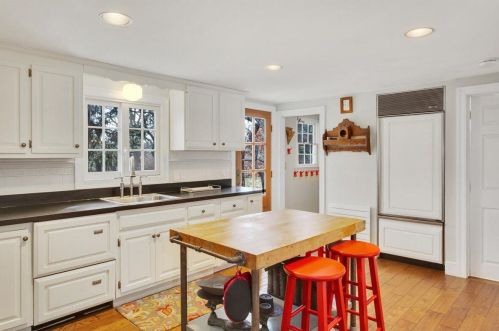 360 Windjammer Ln, Eastham MA 02642-3436 exterior