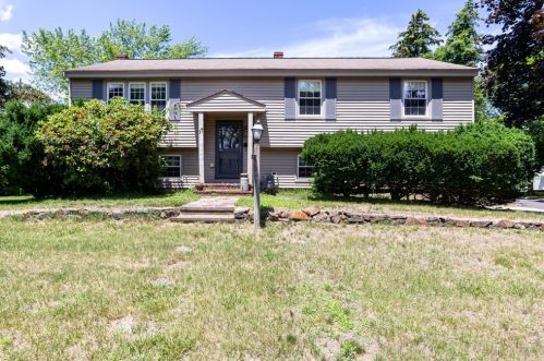 17 Crestshire Dr, Lawrence, MA 01843-3320