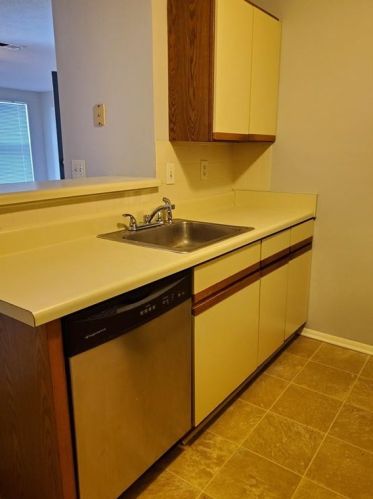 1376 Keys Lake Dr, Atlanta GA  30319-4106 exterior