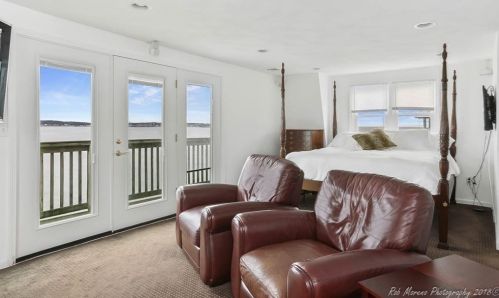 230 Wilson Rd, Nahant MA 01908-1058 exterior