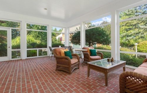 10 Summer St, Hingham MA 02043-2219 exterior