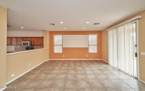 1813 Beautiful Ln, Phoenix AZ 85042-7073 exterior