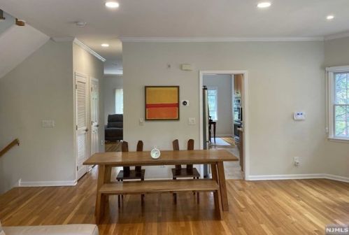 112 Stonegate Trl, Cresskill NJ  07626-2431 exterior