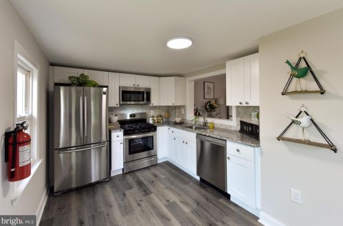 201 Maple Ave, West Deptford NJ  08093-1204 exterior