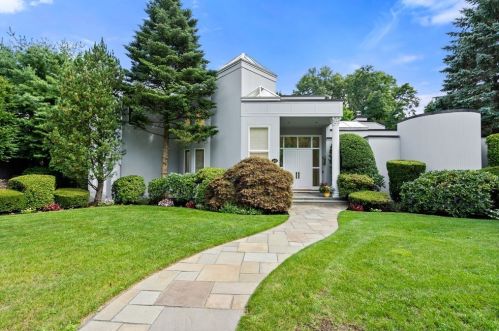 30 Laurus Ln, Newton, MA 02459-3138