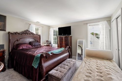 859 Pleasant St, Canton MA 02021-3317 exterior