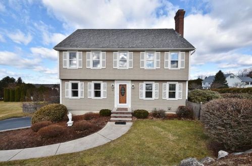 54 Hill St, Methuen, MA 01844-2347