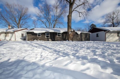 611 Parkside Ave, Valpo IN  46383-4316 exterior