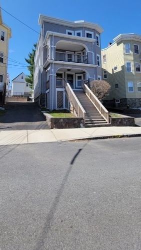 19 Oakland Ave, Everett, MA 02149-3917