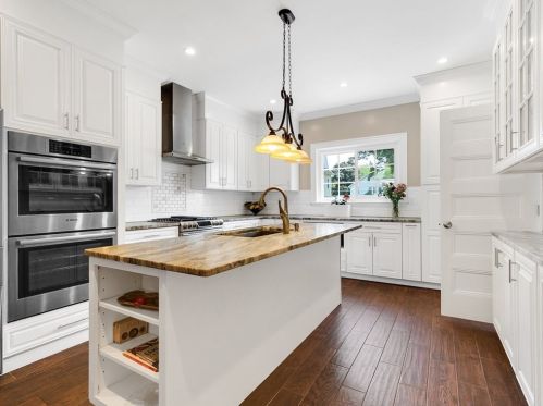 6 Rowe St, Newton MA 02466-1596 exterior