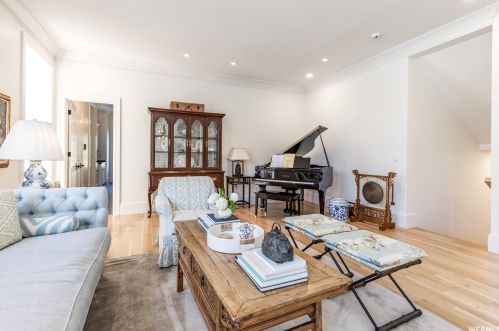 1918 Siesta Dr, Sandy UT 84093-6139 exterior