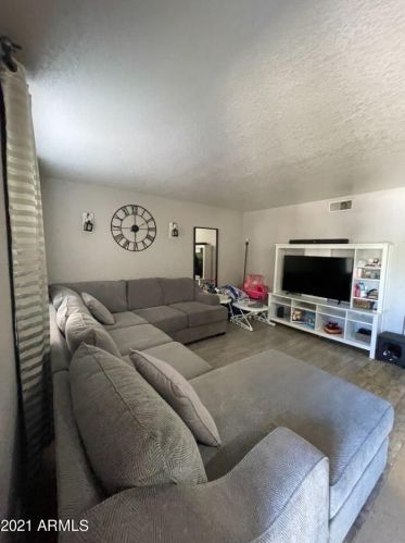 2725 Beck Ln, Phoenix AZ 85032-4255 exterior