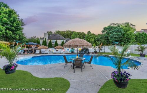 1 Highland Dr, Jackson Twp NJ 08527-1213 exterior