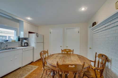 3 Beacon St, Quincy MA 02169-7117 exterior