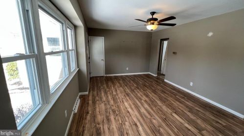 102 Military Dr, West Deptford NJ 08063-1506 exterior