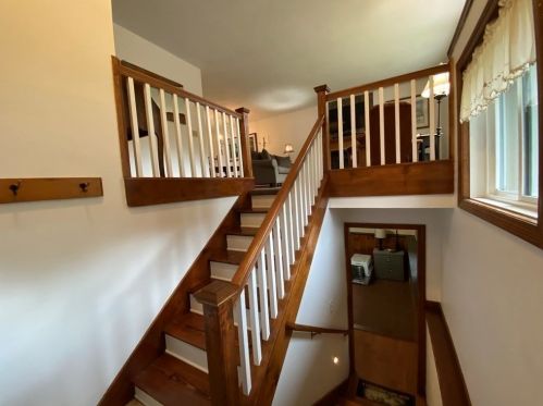 10 Hitching Post Rd, Amherst MA 01002-1155 exterior