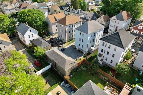 492 Summer St, New Bedford MA 02740-5626 exterior