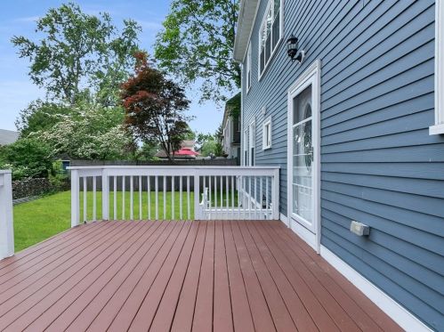 6 Rowe St, Newton MA 02466-1596 exterior