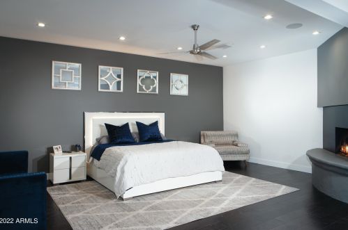 4621 Camelback Rd, Phoenix AZ 85033-1534 exterior