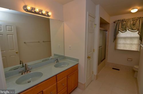 8 Landview Ln, Columbus NJ 08022-2260 exterior