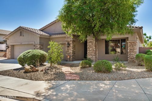 2011 Blaylock Dr, Phoenix AZ  85085-1719 exterior