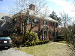 16 Pickwick Rd, Newton, MA 02465-2819