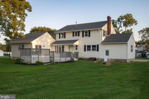 4 Locust Ave, Columbus NJ  08022-9504 exterior