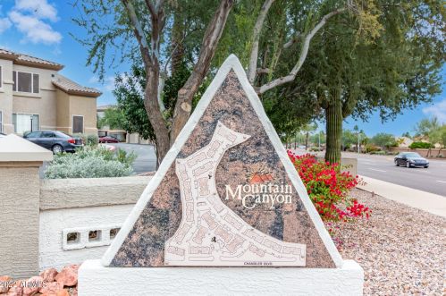 3236 Chandler Blvd, Phoenix AZ 85048-7207 exterior