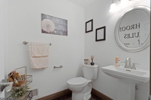 9 Lake Pochung Rd, Wantage NJ  07461-4027 exterior