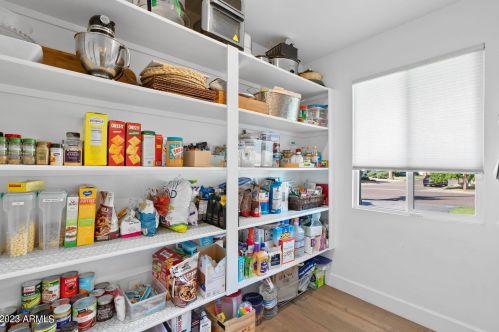 5201 34th St, Phoenix AZ  85018-1440 exterior