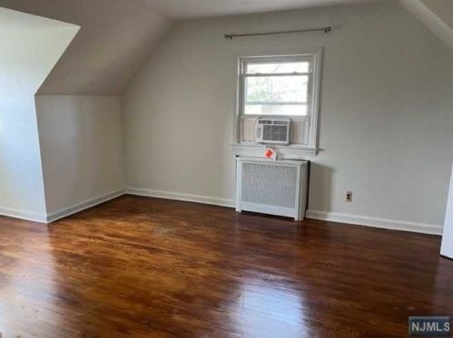 85 Lexington Ave, Cresskill NJ  07626-1215 exterior