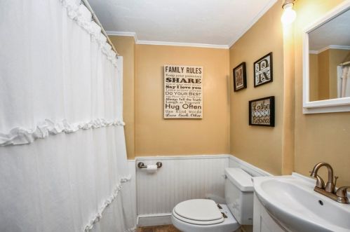 50 Pleasant St, Whitman MA 02382-2118 exterior