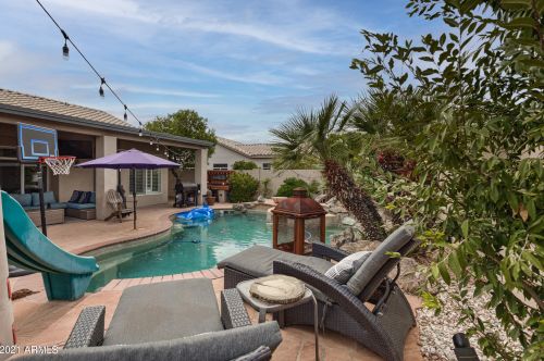 2702 Amberwood Dr, Phoenix AZ  85045-4208 exterior