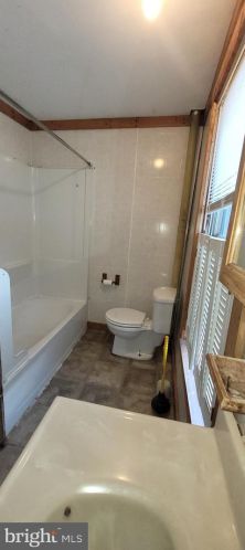 1111 Hessian Ave, West Deptford NJ  08093-1930 exterior