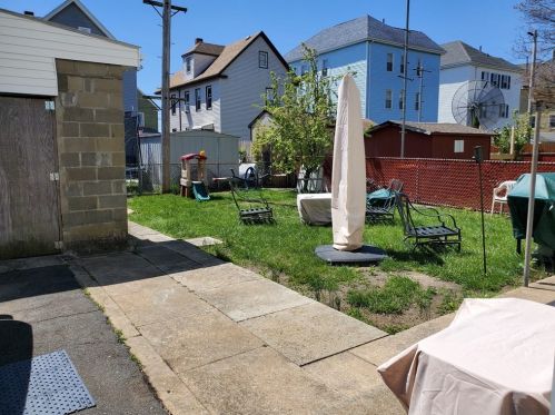 206 Hathaway St, New Bedford MA 02746-1820 exterior