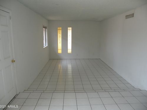 6137 Crittenden Ln, Phoenix, AZ 85033-4649