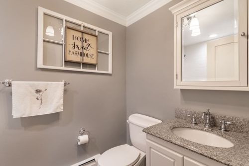 5 Juniper Rd, Lynnfield MA 01940-2416 exterior