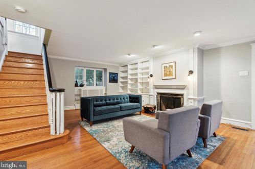 7128 Lincoln Dr, Philadelphia, PA 19119-2437