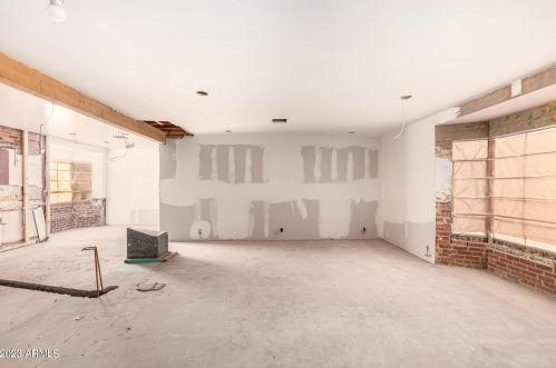 1332 Edgemont Ave, Phoenix AZ 85035-2212 exterior