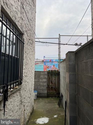 2034 6 St, Philadelphia PA 19122-1415 exterior