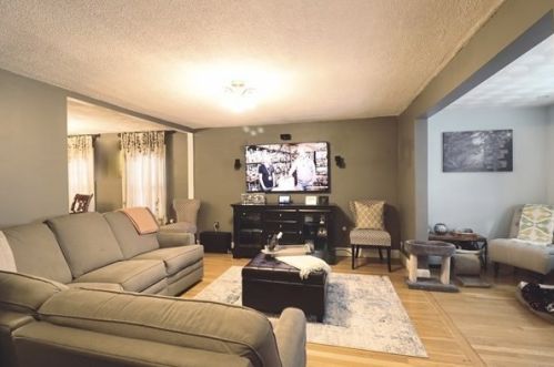 39 Villa Ave, Everett MA 02149-3820 exterior