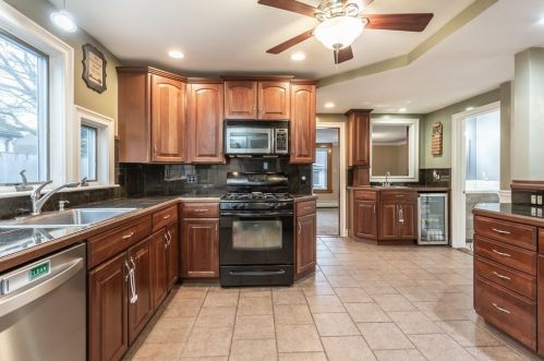 15 Cleveland Rd, Taunton MA  02780-2158 exterior