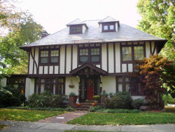 43 Hobart Rd, Newton, MA 02459-1312