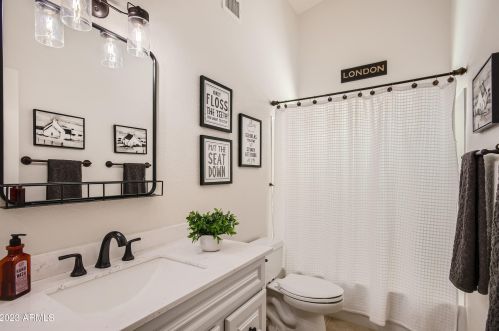 14842 42 Way, Phoenix AZ 85042-5211 exterior